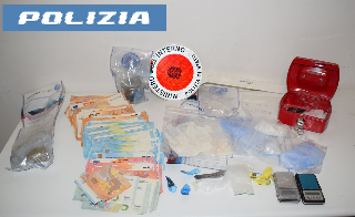 San Benedetto del Tronto - Cocaina nascosta nel soggiorno di casa, arrestato ascolano di 34 anni